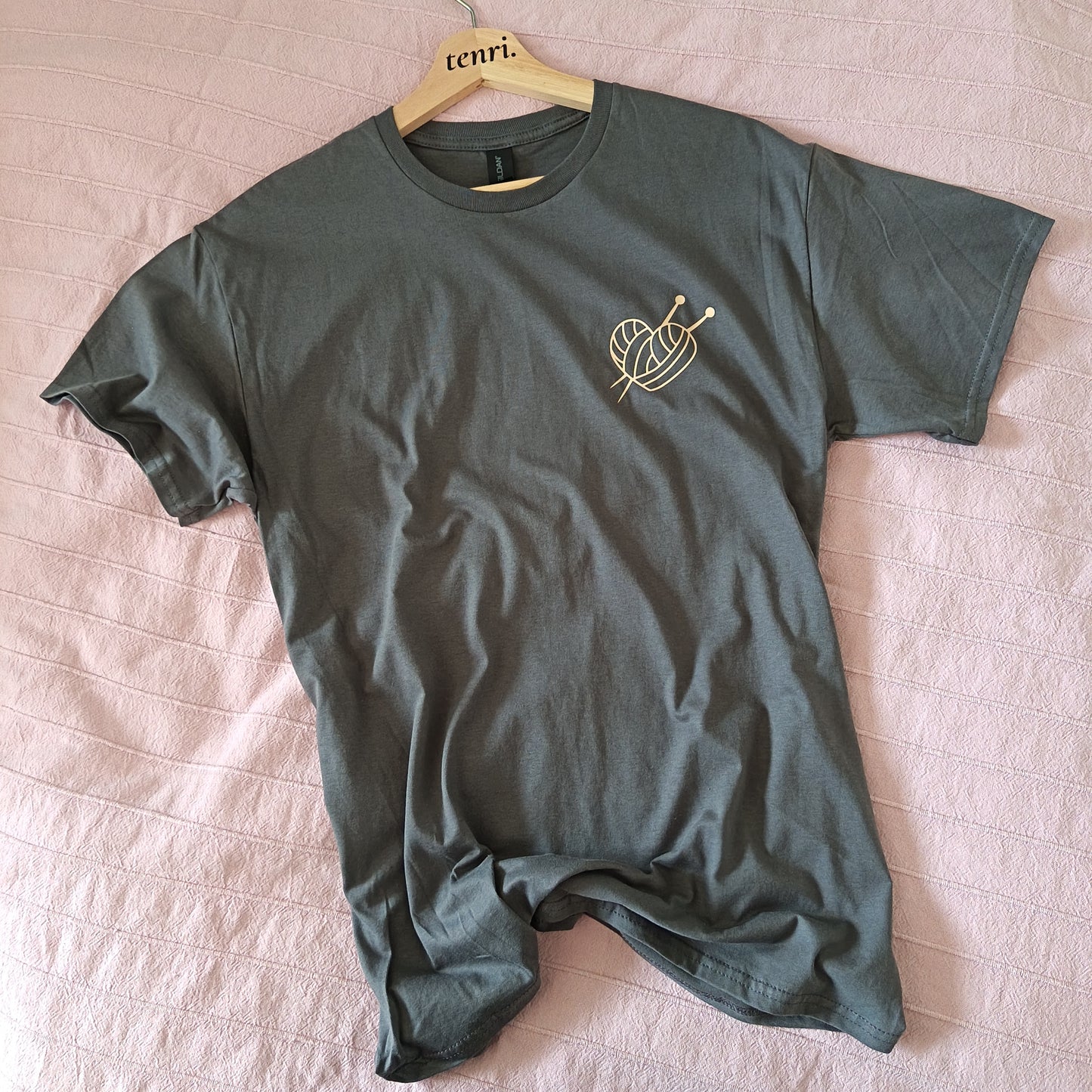 Neulesydän t-paita (M)